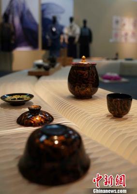 中國文化產業(yè)創(chuàng)意創(chuàng)業(yè)人才扶持計劃作品展開幕